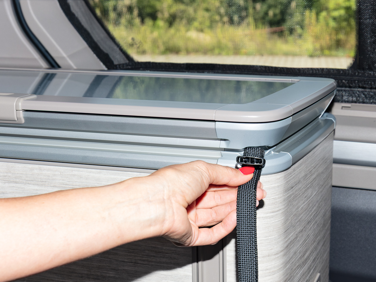 ISOLITE ® Befestigungsgurt-Set für die Küchenblockschiene VW T7 California Ocean / Coast - Image 2