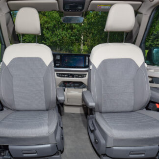 Second Skin ® für zwei Fahrerhaussitze (nur für Drehsitze) in den VW T7 California, Design "Bright Dots Raven / Sandwick".