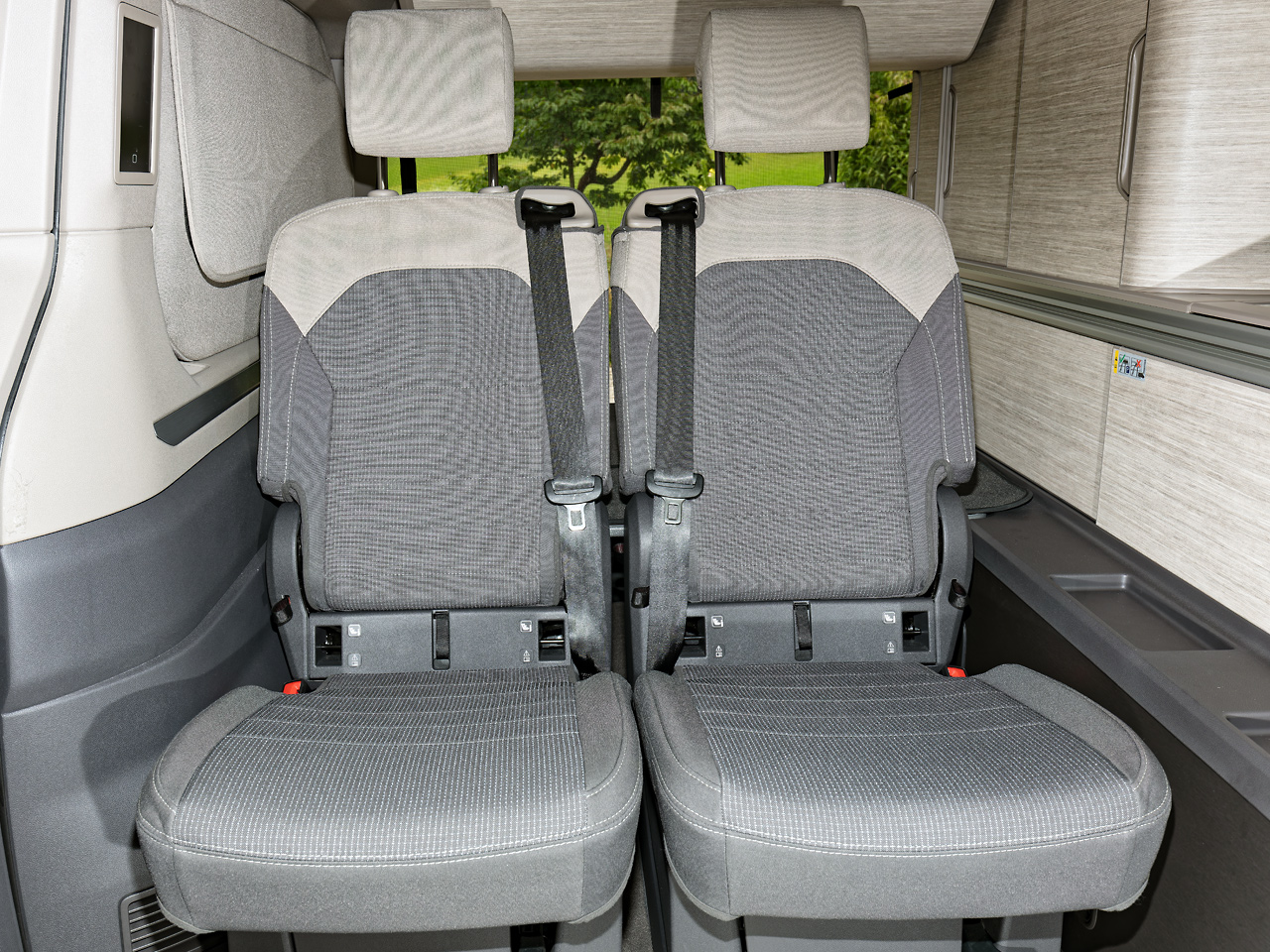 Second Skin ® Schonbezug Schlafsitz rechts im VW T7 California Ocean/Coast, Beach Tour/Camper, Design "Ribella Sandwick / Raven".