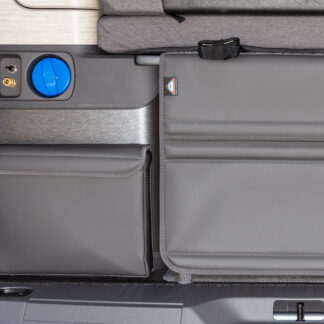 UTILITY für Kleiderschrank Heck, "Duschtasche", VW T7 California Ocean / Coast, "Leder Raven".