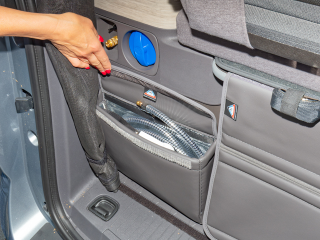 UTILITY für Kleiderschrank Heck, "Duschtasche", VW T7 California Ocean / Coast, "Leder Raven". - Image 2