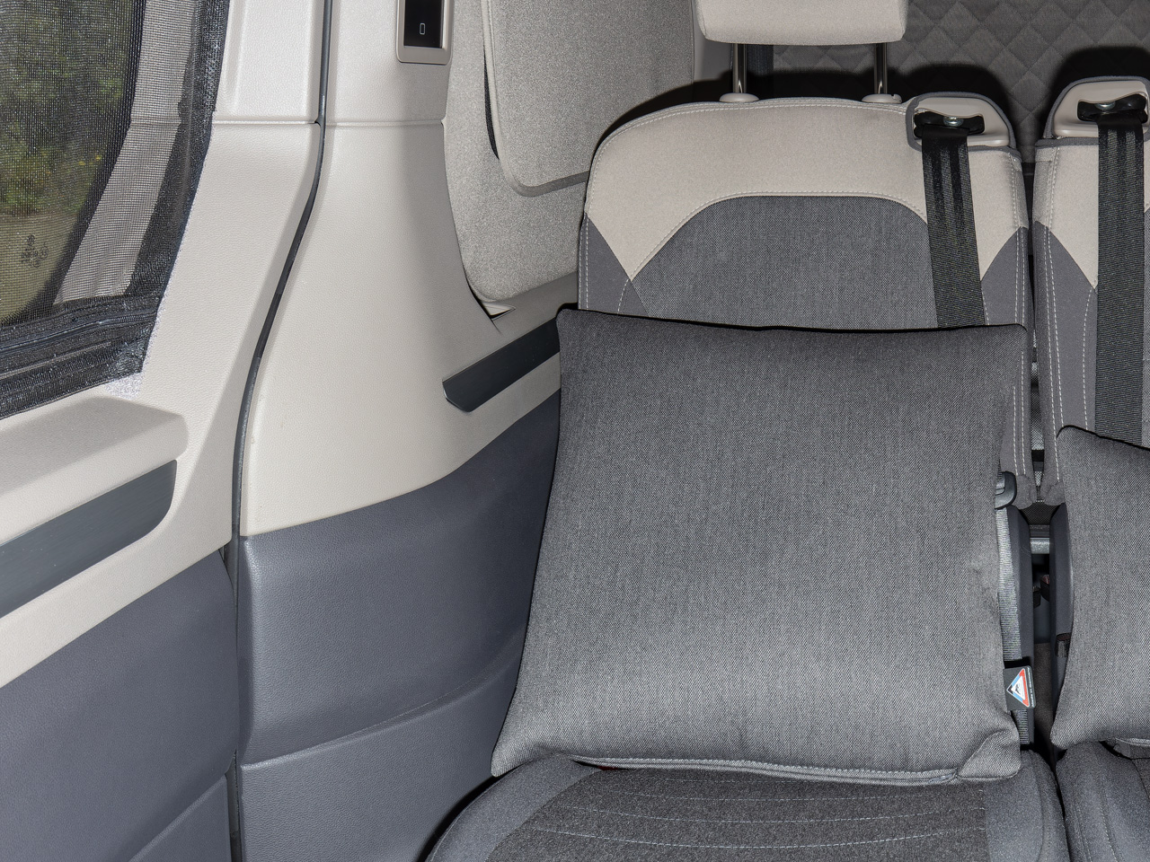 Kissen 45 x 45 cm für VW T7 California / Multivan, Design "Mèlange Raven".