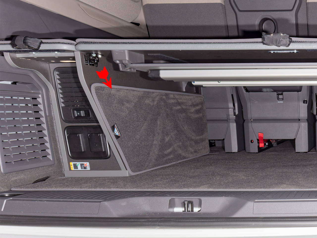 BRANDRUP® Schutzmatte für den "Elektronikschrank" im Heckladeraum VW T7 California Beach Tour