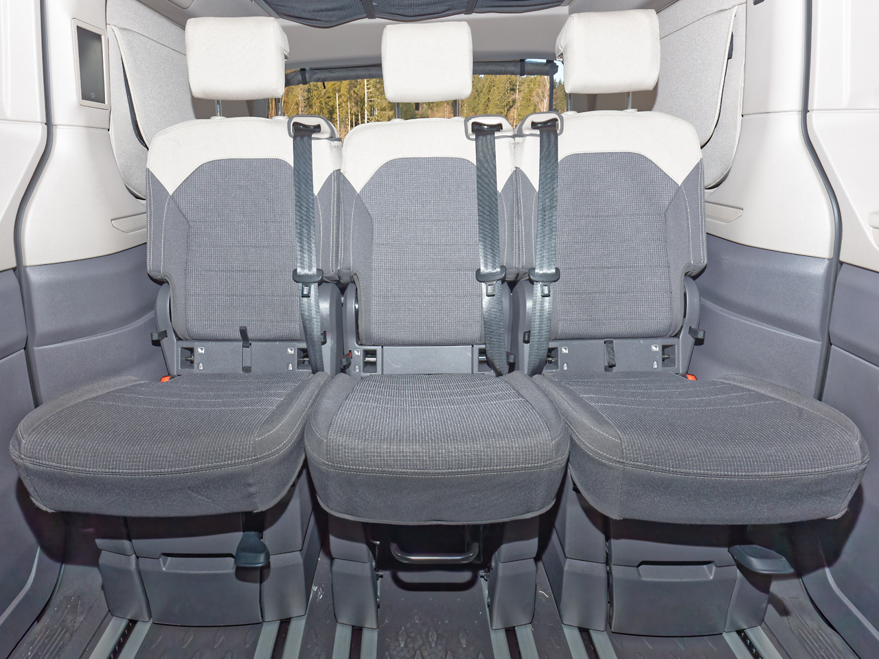 BRANDRUP® Second Skin ® Schonbezüge für den Mittelsitz in den VW California Beach Tour/Camper, Design "Bright Dots Raven / Sandwick"